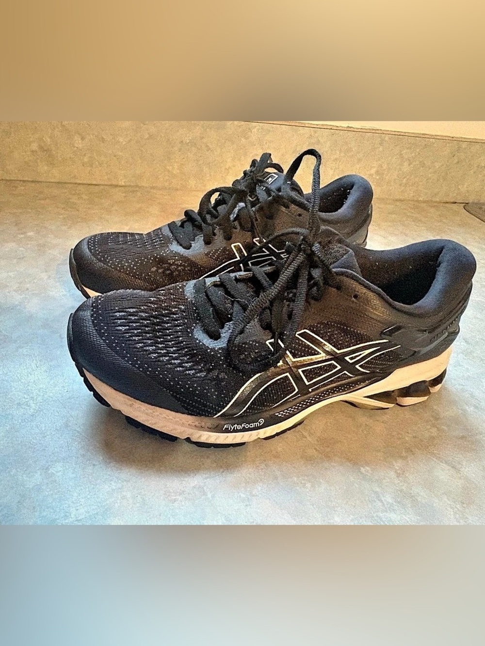 ASICS GEL-Kayano 27 Athletic Shoes Black & White US 71⁄2